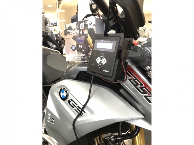 Зарядний пристрій BMW Motorrad plus