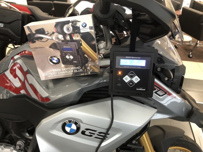 Зарядний пристрій BMW Motorrad plus